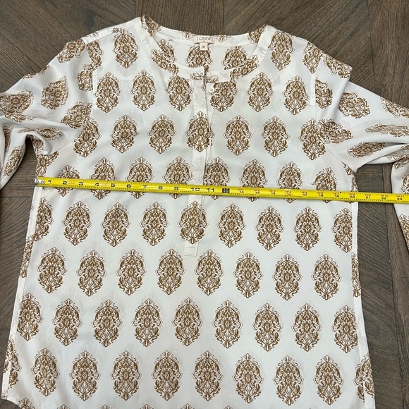 Elegant White and Gold Patterned Women's Top - Picture 12 of 12